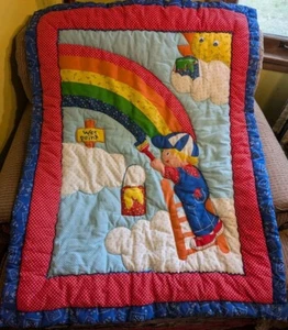 80s Wall Hanging Baby Quilt Rainbow Painter Artist Boy Primary Colors Decor Vtg - Picture 1 of 18