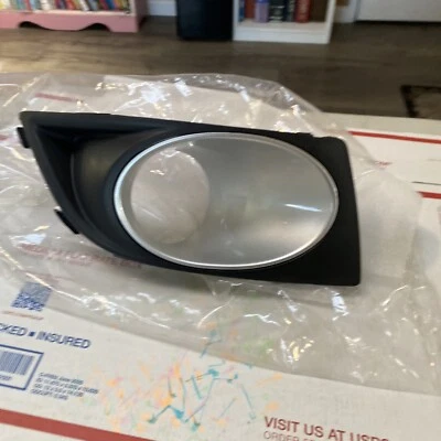 Bisel de luz antiniebla lado pasajero derecho Subaru Legacy 2008-2009 OEM NUEVO 57731AG36A Foto 1 de 4