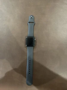 Apple Watch Series 3, 38mm, Space Gray And iPad 8 Generation - Zdjęcie 1 z 5