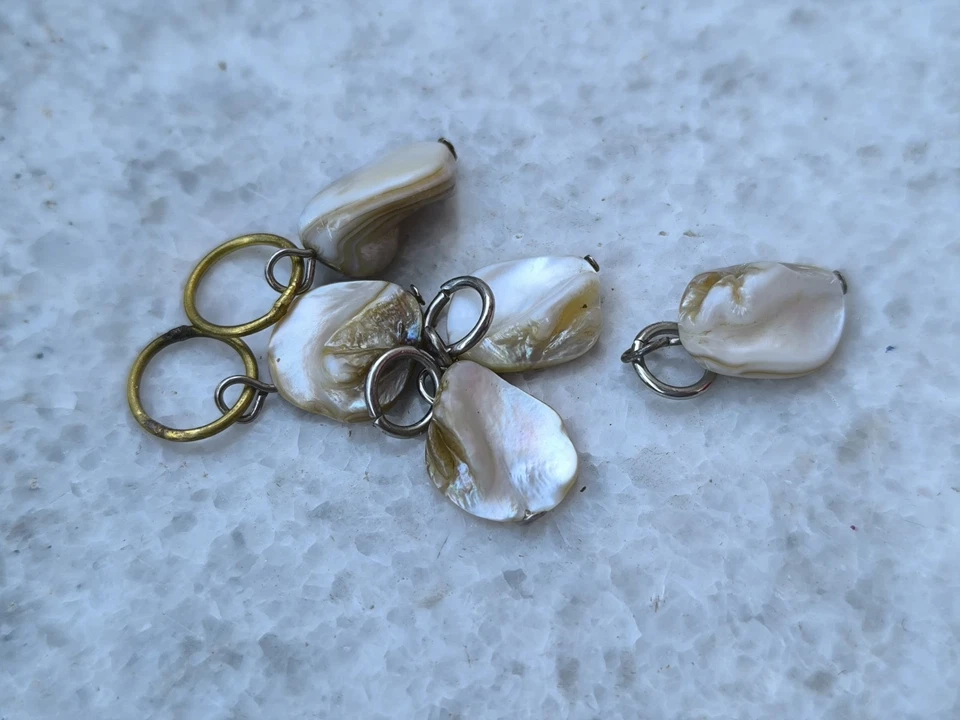 Vintage knitting markers - Image 1 of 1