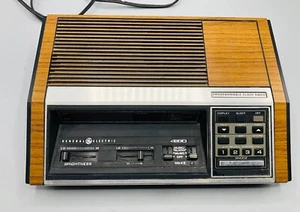 Vintage General Electric programmierbarer Wecker, Nussbaumholz, 7-4870A - Bild 1 von 6