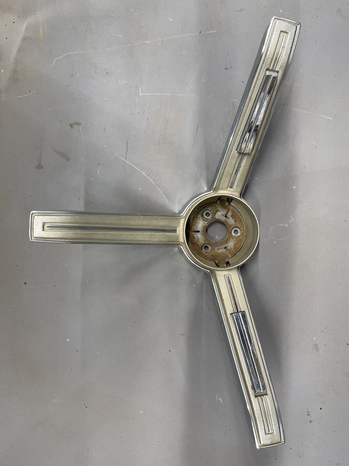 Chevy Camaro Impala SS 1967 Deluxe volante bocina botón anillo central 67 OE Foto 1 de 4