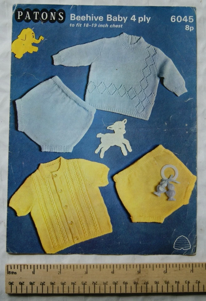 Vintage: Patons 6045 briefs and tops. 4 ply, 18-19 inch, 46-48 cm - Image 1 of 1