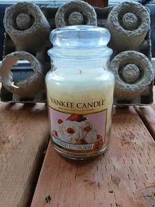 Yankee Candle Strawberry Buttercream 22oz - Bild 1 von 2