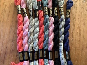 Lot Coton Perle No 3embroidery threads /Cottons on bobbins in craft box - Picture 1 of 2