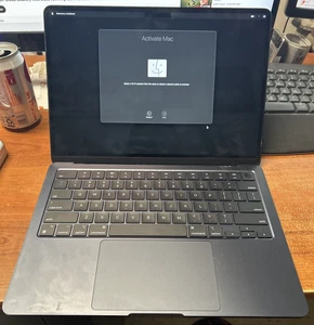 Apple MacBook Air 2022 13,6" M2 8C GPU 3,5 GHz 8 GB RAM 256 GB SSD A2681 - Imagen 1 de 3