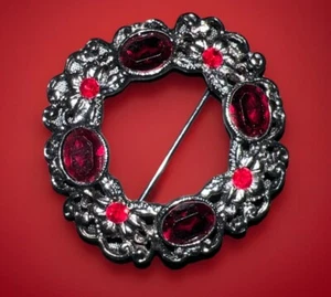 Black Plated Natural Tumbled Garnet Wave Circle Wreath Brooch Pin 1.5 Inch - Picture 1 of 4