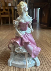 Estatuilla de Cenicienta de porcelana fina Franklin Mint de colección - 1989 - Excelente - Imagen 1 de 6