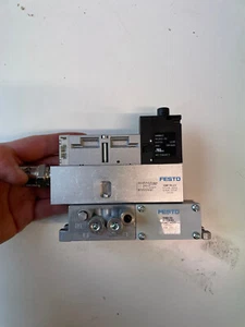 Componenti pneumatici FESTO - 5/2 servomotori / elettrovalvole bistabili varie parti - Foto 1 di 19