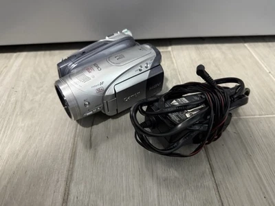 Canon HV20 MiniDV Mini DV High Definition Camcorder HDV HD HV-20 Video Camera - Image 1 of 4