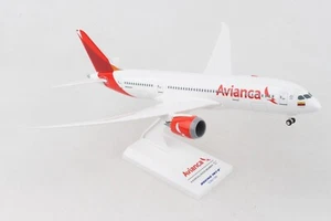 MODELO SKYMARKS (SKR787) AVIANCA 787-8 ESCALA 1:200 CON ENGRANAJE A ESCALA Y SOPORTE DE EXHIBICIÓN - Imagen 1 de 12