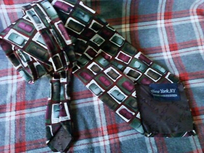 Corbata de seda J. GARCIA Nueva York, Nueva York Borgoña y Gris Vintage 1996 Foto 1 de 4