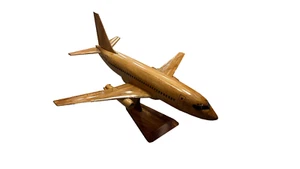 Modelo de avión de escritorio Boeing 737 de madera de caoba - Imagen 1 de 5