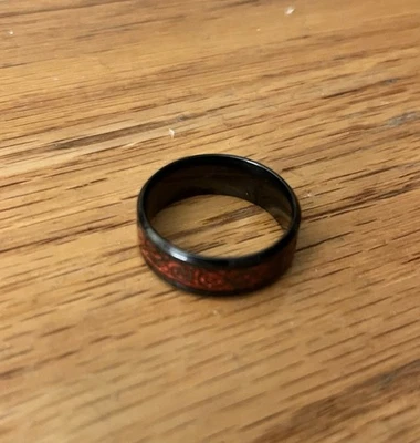 Anillo banda negro y rojo para hombre talla 12 Foto 1 de 2