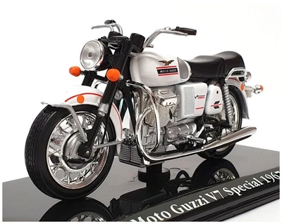 Atlas Editions 1/24 Scale 4 658 117 - 1967 Moto Guzzi V7 Special - White - Image 1 of 4