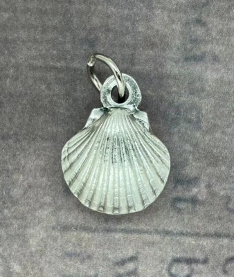 PENDENTIF COQUILLE ST JACQUES MÉTAL 15MMØ 2FACES/PENDANT SHELL ST SANTIAGO METAL