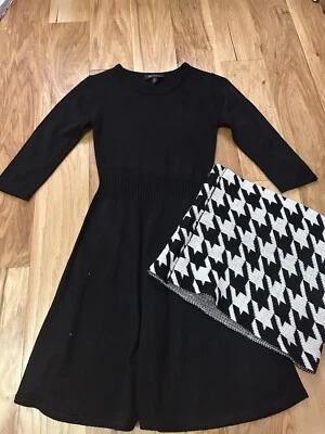 Vestido Suéter BCX Juniors Estampado Bufanda Ajuste y Acampanado Negro Blanco Foto 1 de 3