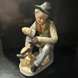 Shoe Shine man Cobbler HOMCO C-1907-X Figurine 6 1/2" Tall Japan 1223 - Picture 1 of 13