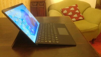 Surface Pro X - Immagine 1 di 4