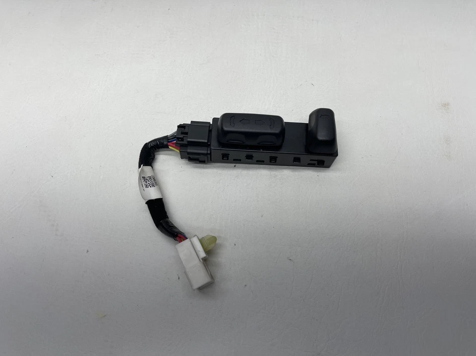Interruptor de control del asiento del lado del conductor delantero izquierdo deportivo Hyundai Santa Fe 2013-2018 OEM Foto 1 de 4