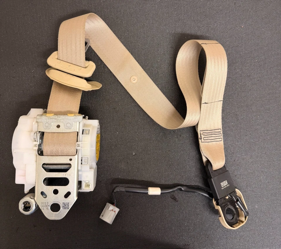 2006 2007 2008 LEXUS IS250 IS350 FRONT RIGHT PASSENGER SIDE SEAT BELT OEM - Image 1 of 4