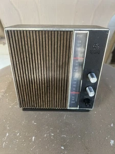 Vintage GE Radio T2259D Am/Fm Plastic Wood Grain Look - Sounds Great -Light Wear - Picture 1 of 16