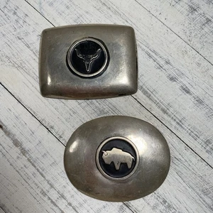 2 fast neuwertig von Künstlern geschaffene Gürtelschnallenabdeckungen, Sterling, Büffel & langes Horn, 70,1 Gramm - Bild 1 von 7