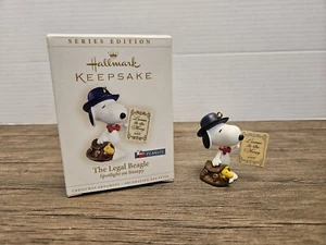 HALLMARK SNOOPY ORNAMENT " THE LEGAL BEAGLE" 2006 - Picture 1 of 3