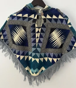 Kid’s Hooded Poncho Size 6 Made In Ecuador - Picture 1 of 3