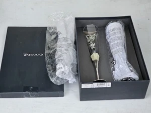 Flautas tostadas Waterford cristal diamante plata S/2 nuevo par en caja - Imagen 1 de 13