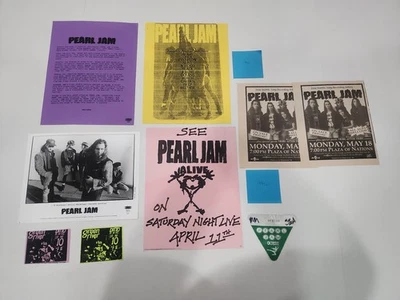 Lote de recuerdos vintage de Pearl Jam/Green River folletos, pases detrás del escenario Foto 1 de 4