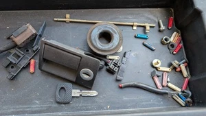 Mercedes W126 SEL SEC 380 500 560 Glove Box Lock Handle with Key 1266800184 - Bild 1 von 3