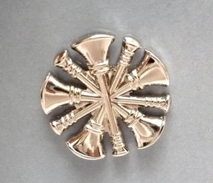 Dispositivo de cuello de jefe de fuego de níquel pin tac conjunto de 2 piezas plata 5 cornetas cruzadas nuevo - Imagen 1 de 8