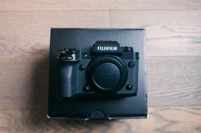 Cámara sin espejo Fujifilm X-H2 40,0 MP + tarjeta CFexpressB de 512 GB. ¡Obturador bajo! EX+ Foto 1 de 4