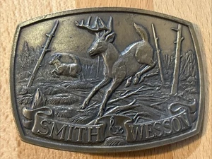Hebilla de cinturón de latón macizo Smith Wesson 1983 cola blanca ciervo difícil de encontrar modelo 683 - Imagen 1 de 7