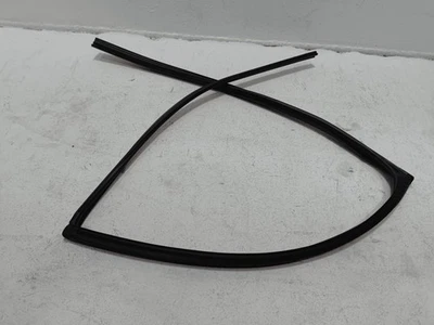 Toyota RAV4 2019-2025 puerta trasera del lado del pasajero ventana vidrio canal de funcionamiento sello OEM Foto 1 de 4