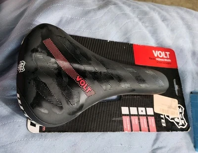 Sillín de bicicleta WTB Volt negro con acolchado cómodo carreras 142 mm ancho BOOMAOP0SU Foto 1 de 4