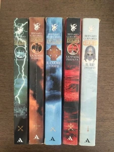 BERNARD CORNWELL: IL ROMANZO DI EXCALIBUR (SAGA COMPLETA IN PRIMA EDIZIONE) - Foto 1 di 17