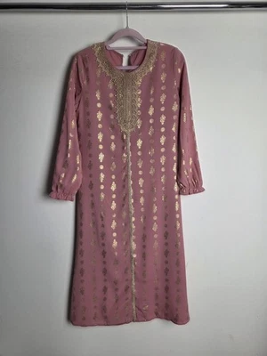 Niñas Abaya Rosa Con Diseño Dorado (Longitud 42 pulgadas) Foto 1 de 4