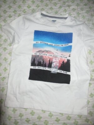 Nuevo con etiquetas Camiseta Old Navy Exterior Gráfica Manga Corta Niños o Niñas 6-7 Foto 1 de 2