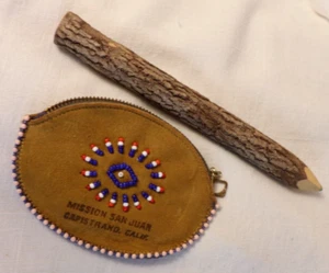 Indische Ledertasche mit Perlen Mission San Juan Capistrano. Calif. Holzrindenstift - Bild 1 von 6