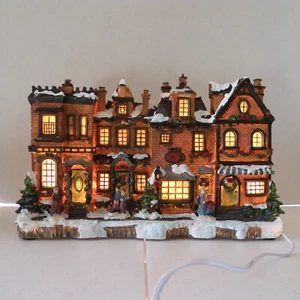 Casa de Navidad iluminada Target Brands C7 solo para uso en interiores Nº de producto 8 en caja - Imagen 1 de 13