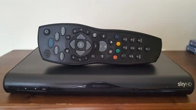 Decoder sky HD con digitale integrato dzs3001 LEGGE TUTTE LE SCHEDE SKY HD - Bild 1 von 2