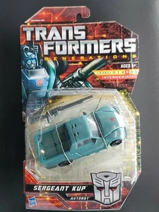 TRANSFORMERS UNIVERSE GENERATION 25° ANNIVERSARIO SERGENTE KUP MISC - Foto 1 di 2