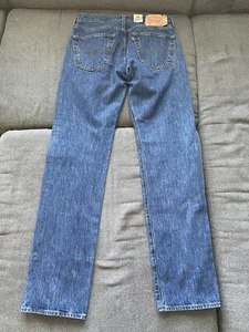 Neu mit Etikett Levi's 501 blaue Herrenjeans Größe 32 x 34 Original Passform gerades Bein - Bild 1 von 9