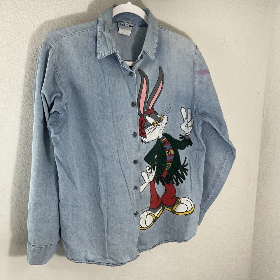 Camisa Jerry Leigh Bugs Bunny botão médio azul manga longa lavagem ácida denim falha - Imagem 1 de 4