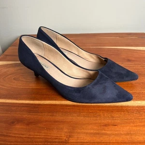 Saks Fifth Avenue Womens Kitten Heel Suede Pump Size 8 38EU Navy Blue 1-1/4 in - Picture 1 of 10