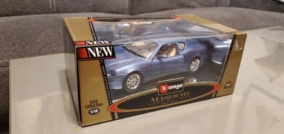 Burango Gold Collection 1:18 1998 Maserati 3200 GT Blue Die Cast Model Car - Image 1 of 4