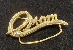 K.I.S. MOM Charm Holder Brooch Pin For Grandchildren Kids Charms Gold Tone - Picture 1 of 3