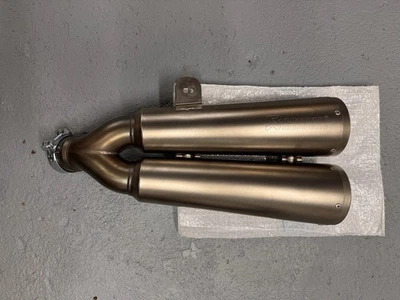 Silenciador de escape genuino BMW R9T R Nine T AKRAPOVIC OEM - para modelos 2014-2020 Foto 1 de 4